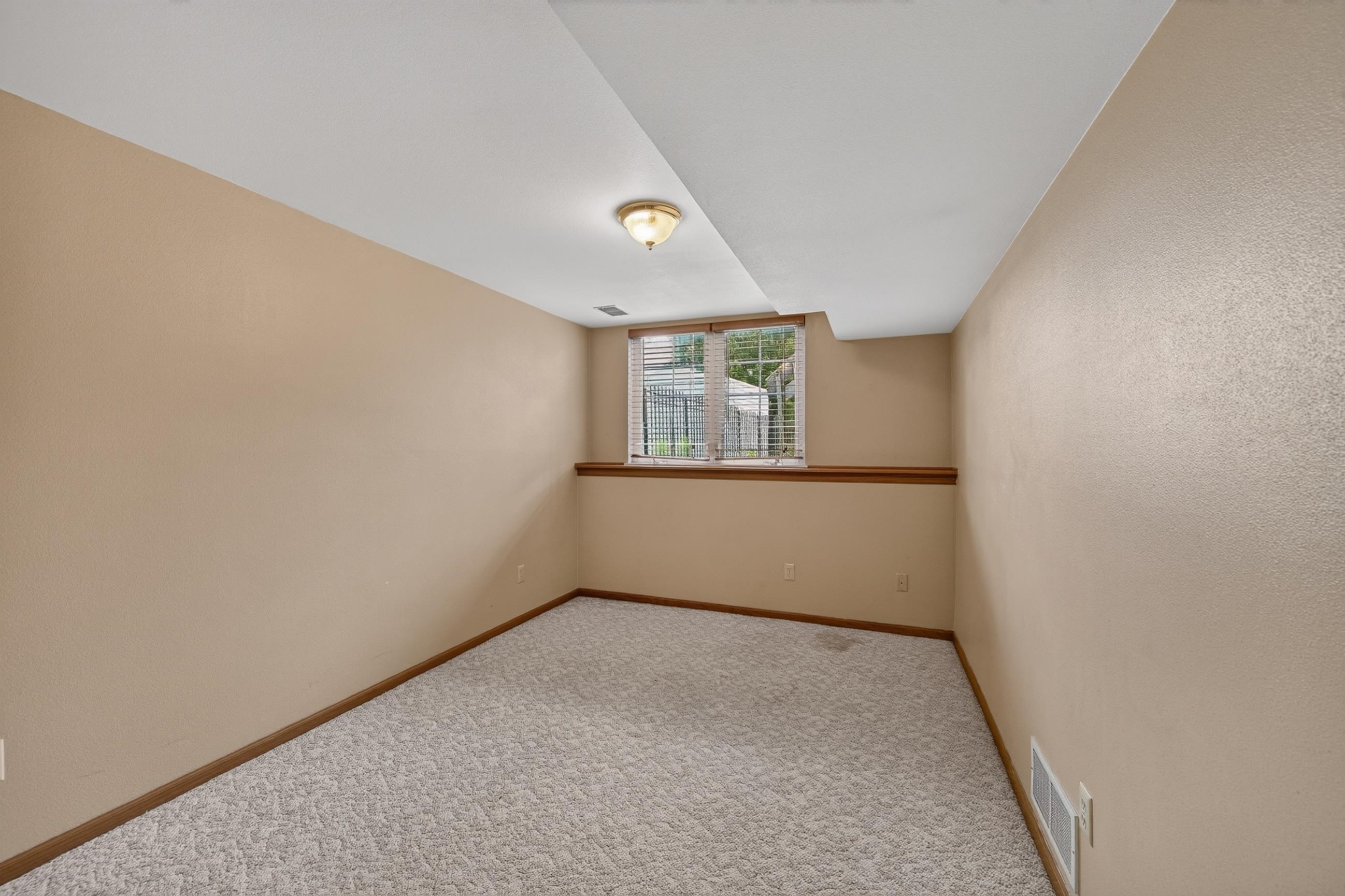 403 Hanson Road Stoughton, WI 53589 - Photo 29 of 42