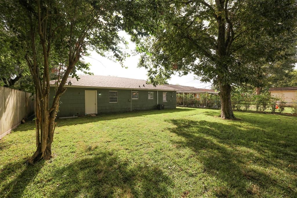 4139 Lumberdale Road Houston, TX 77092 - Photo 29 of 31 a front view of a house with a garden