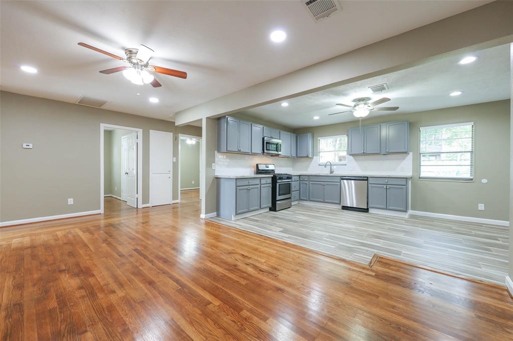 4139 Lumberdale Road Houston, TX 77092 - Photo 7 of 31 a view of kitchen and window