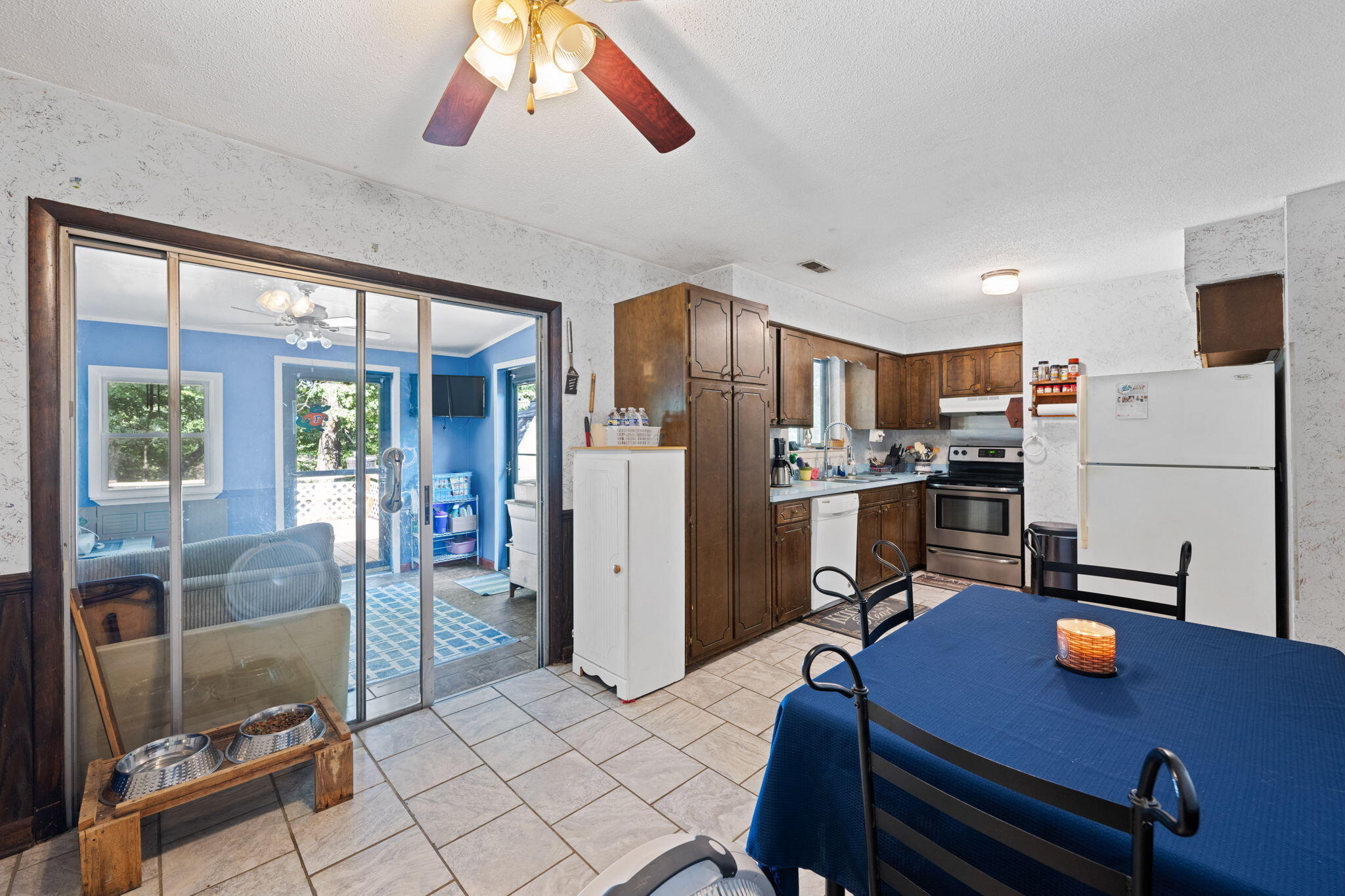 1045 Hillcrest Road Hixson, TN 37343 - Photo 10 of 46 Kitchen and eat in dining