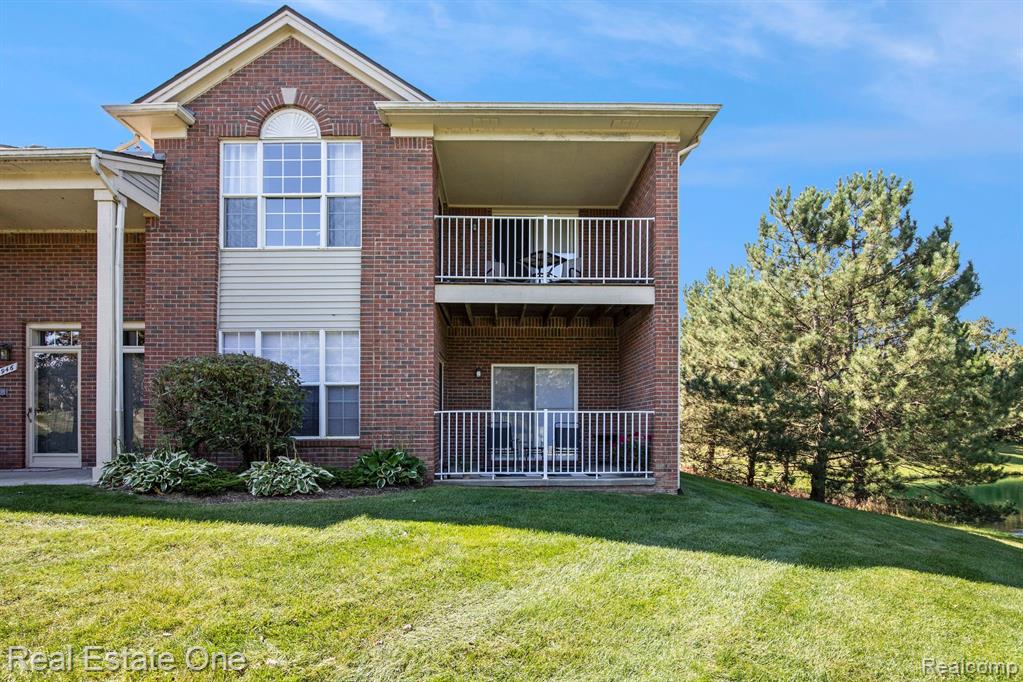 1948 Flagstone Circle Rochester, MI 48307 - Photo 1 of 25