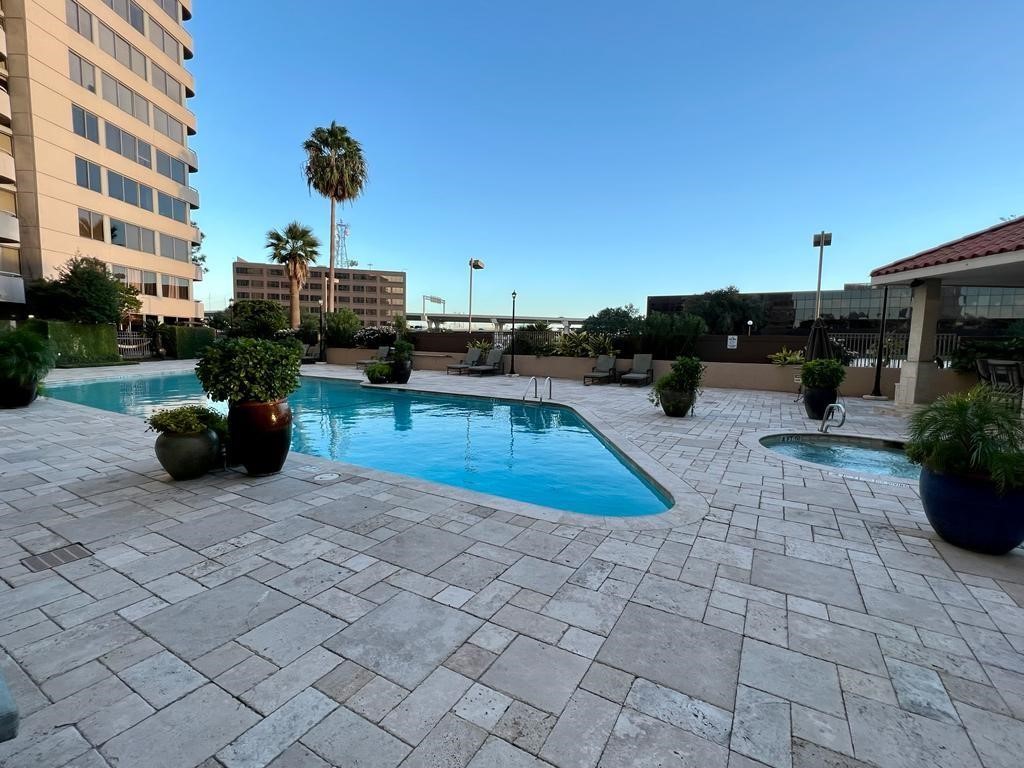 3525 Sage Road, Unit 704 Houston, TX 77056 - Photo 26 of 29 a view of a house with backyard and sitting area