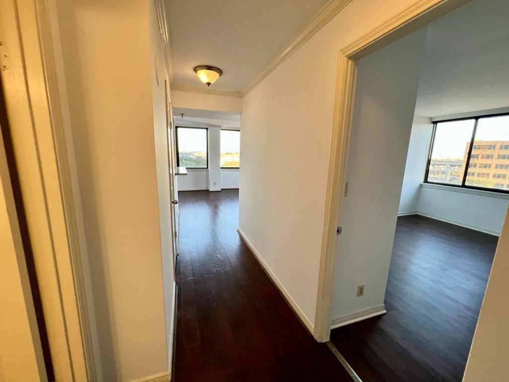3525 Sage Road, Unit 704 Houston, TX 77056 - Photo 10 of 29 a view of a hallway with wooden floor