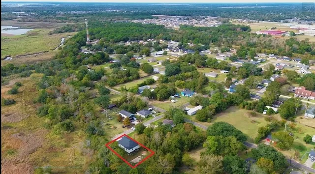 $400,000 | 165 Thurman Avenue, Bridge City, TX 77611
