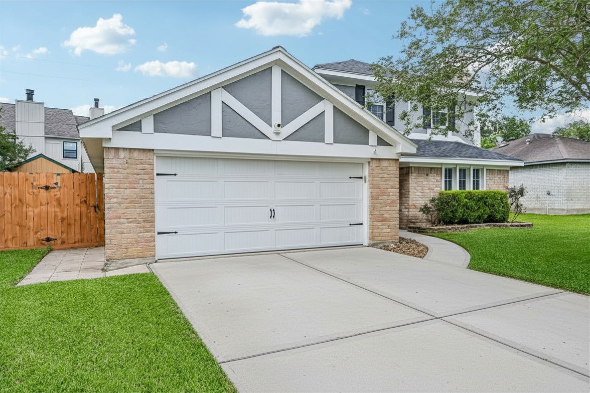 8 Arlington Street Conroe, TX 77301 - Photo 8 of 37 Welcome home to 8 Arlington St. in Conroe, TX!