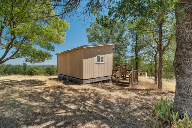 a view of a barn in the middle of a yard