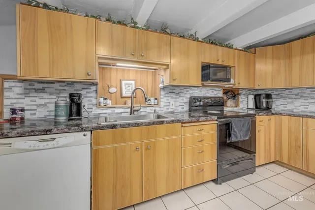 $425,000 | 3961 John Day Highway, Vale, OR 97918