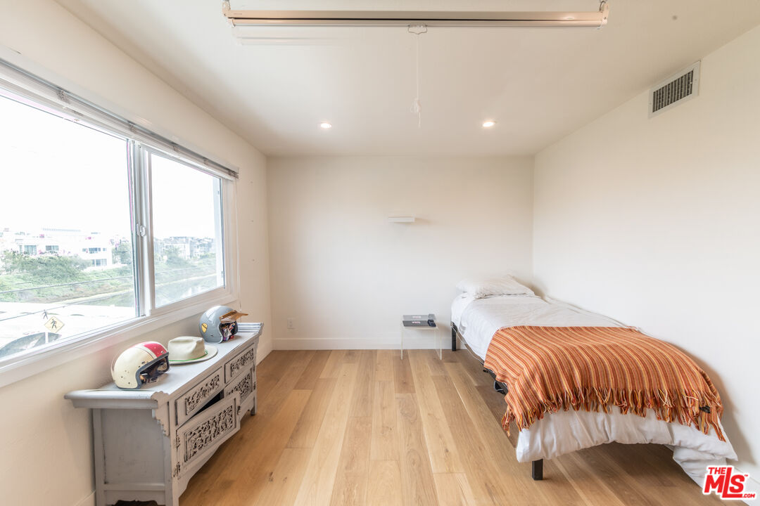 29 Lighthouse Street, Unit 3PH Venice, CA 90292 - Photo 18 of 25 a bedroom with a bed and a large window