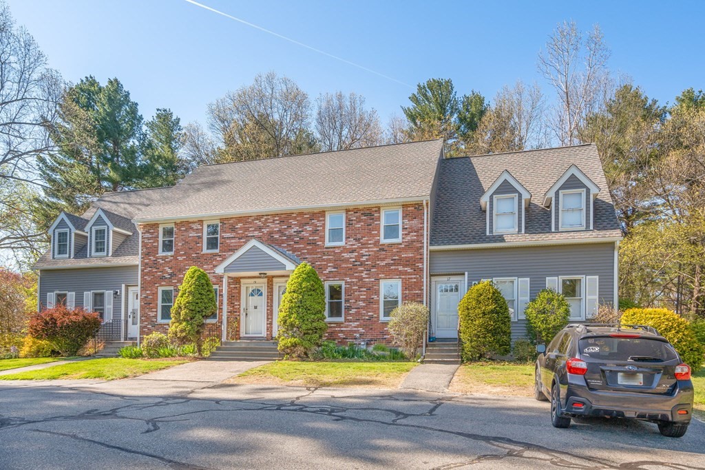 233 Oak Ridge Road, Unit 18 Plaistow, NH 03865 - Photo 1 of 27 Gallery Image 1