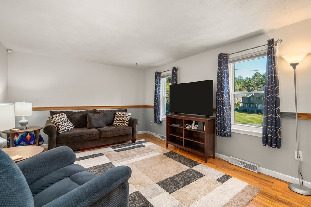 233 Oak Ridge Road, Unit 18 Plaistow, NH 03865 - Photo 4 of 27 Gallery Image 4