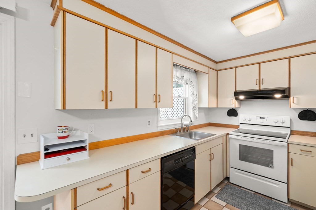 233 Oak Ridge Road, Unit 18 Plaistow, NH 03865 - Photo 8 of 27 Gallery Image 8
