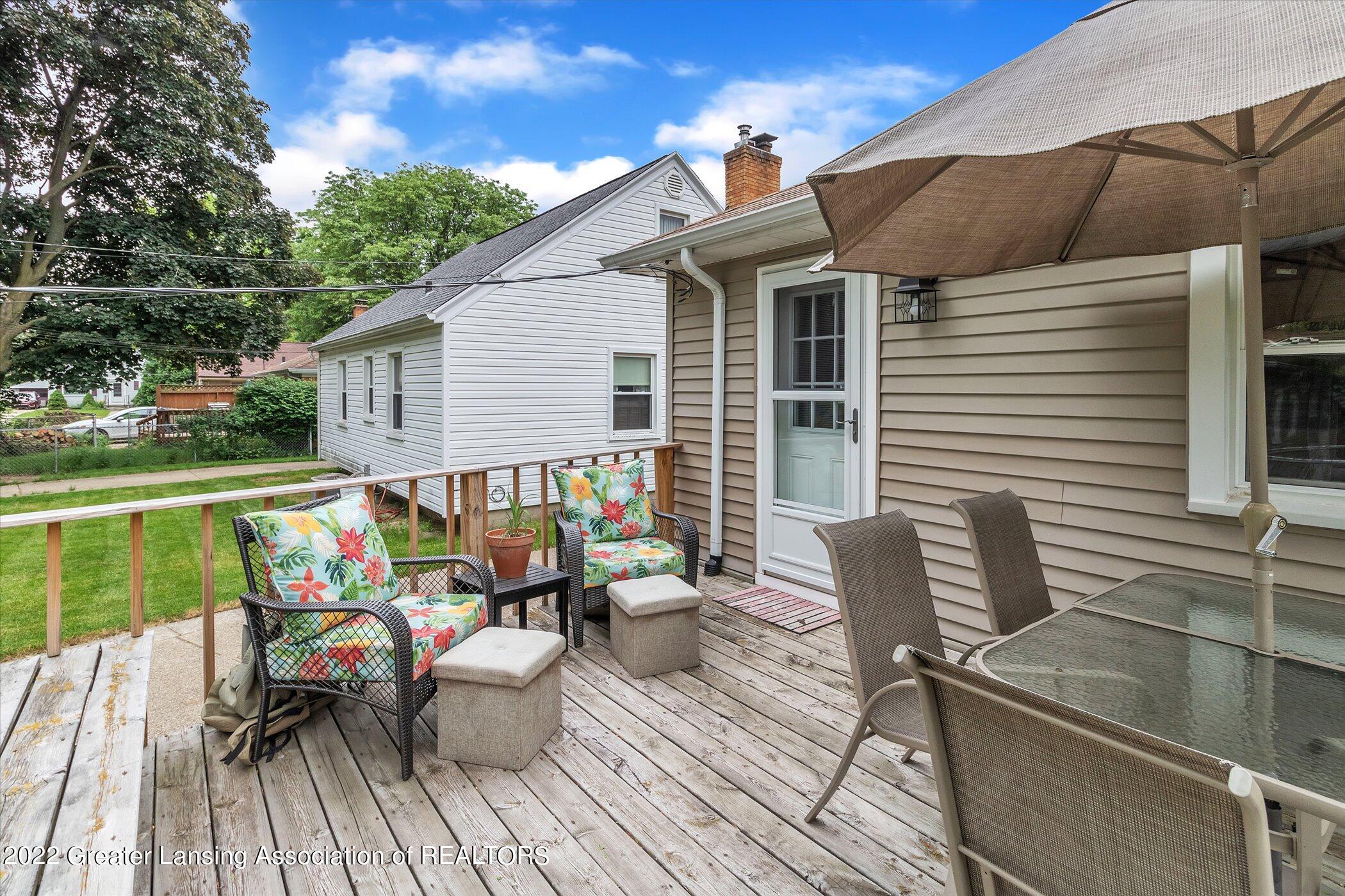2501 Wellington Road Lansing, MI 48910 - Photo 24 of 27 Rear Deck