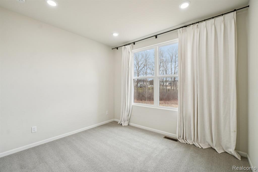 22820 Martin Road South Lyon, MI 48178 - Photo 37 of 82