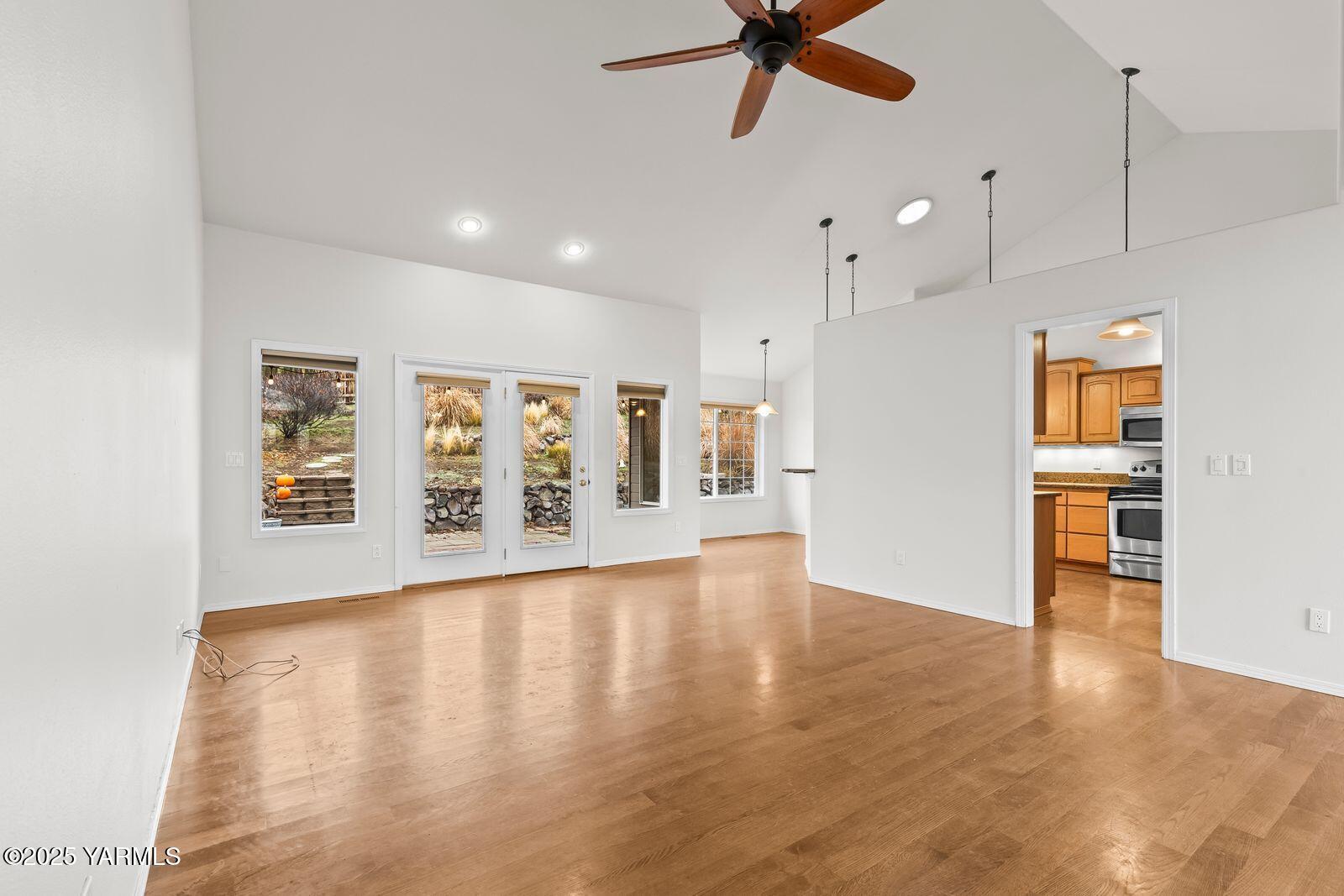 10709 Summitview Road Yakima, WA 98908 - Photo 10 of 32 10709 Summitview Ave004