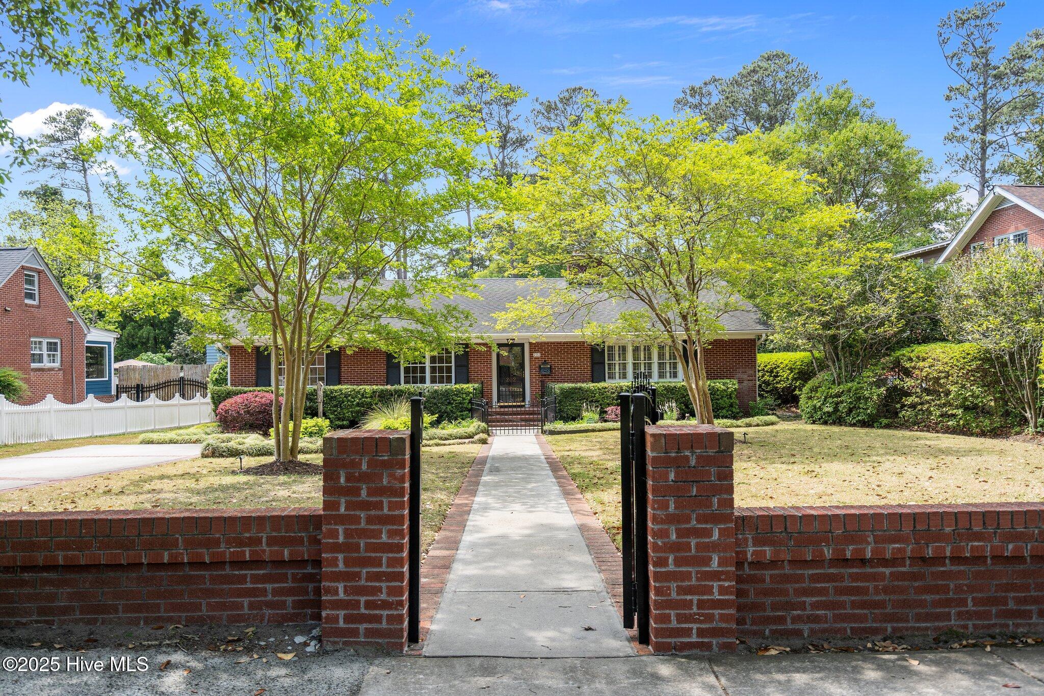 202 Colonial Drive Wilmington, NC 28403 - Photo 2 of 62 2-web-or-mls-DSC07725
