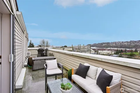 $379,000 | 2530 15th Avenue West, Unit 603, Seattle, WA 98119