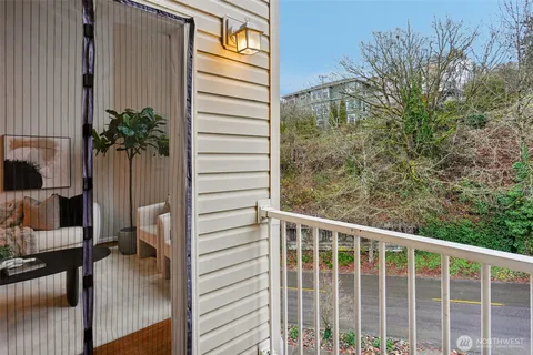 $379,000 | 2530 15th Avenue West, Unit 603, Seattle, WA 98119