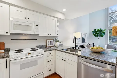 $379,000 | 2530 15th Avenue West, Unit 603, Seattle, WA 98119