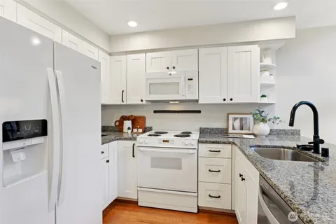 $379,000 | 2530 15th Avenue West, Unit 603, Seattle, WA 98119