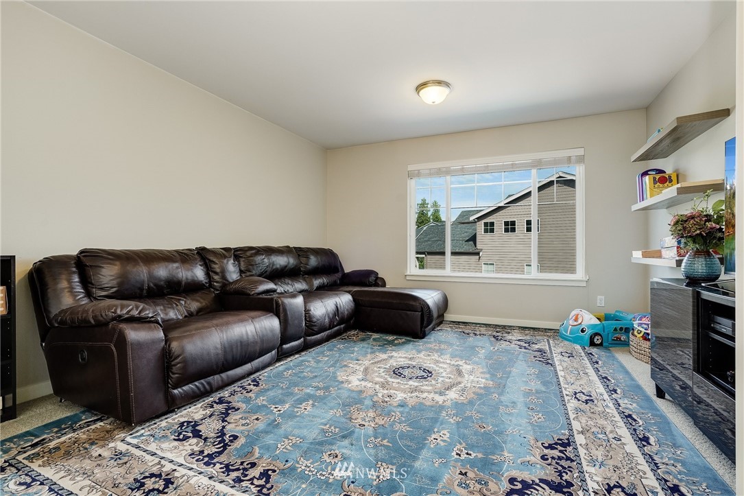 3408 223rd Place Southeast Bothell, WA 98021 - Photo 26 of 40 a living room with a couch and a potted plant