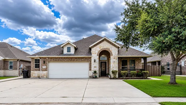 $379,000 | 8310 Lake Tahoe Drive, Nederland, TX 77627
