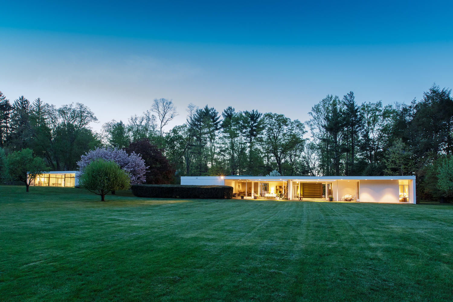 a view of an outdoor space and a yard