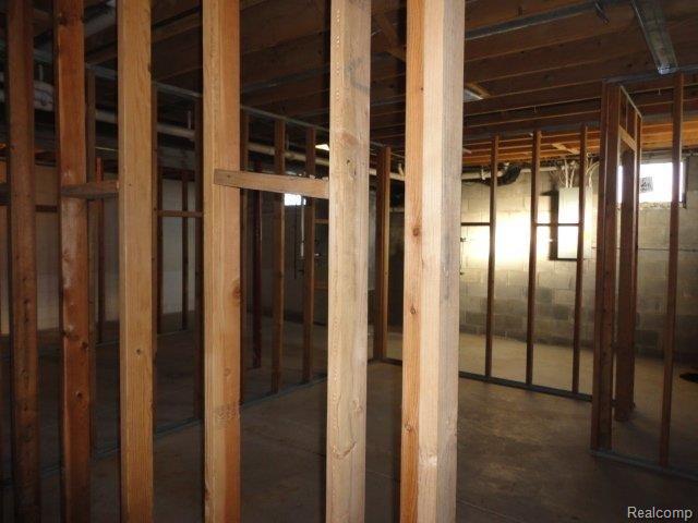 6434 Owens Road Yale, MI 48097 - Photo 24 of 33 2013-10-24 09.09.26.jpg