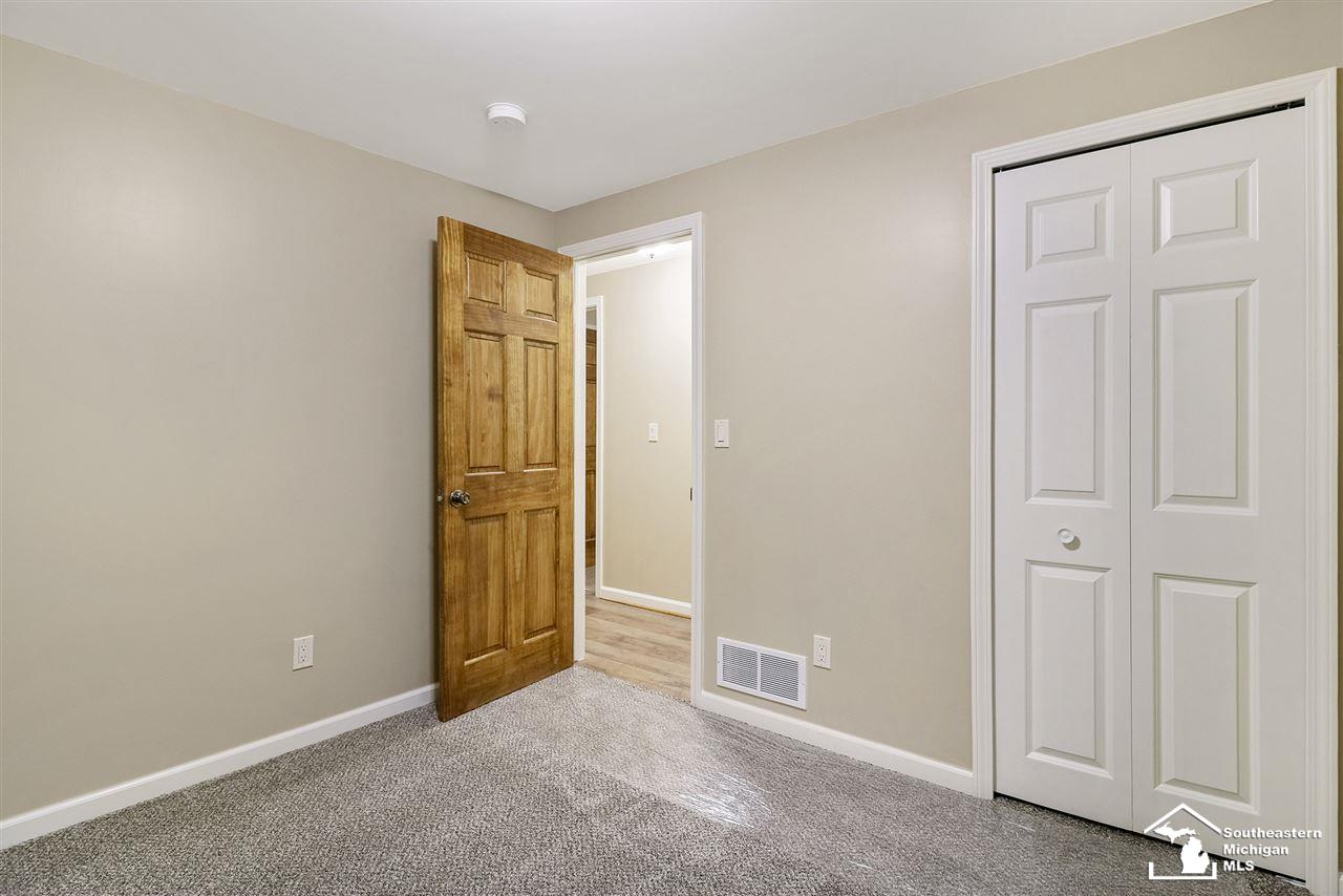 22699 Merriman Road New Boston, MI 48164 - Photo 18 of 40