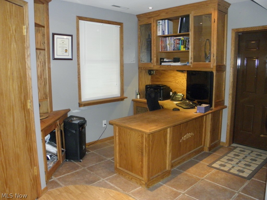 2578 Martin Road Mogadore, OH 44260 - Photo 10 of 25 Built in Office space right off the family room.