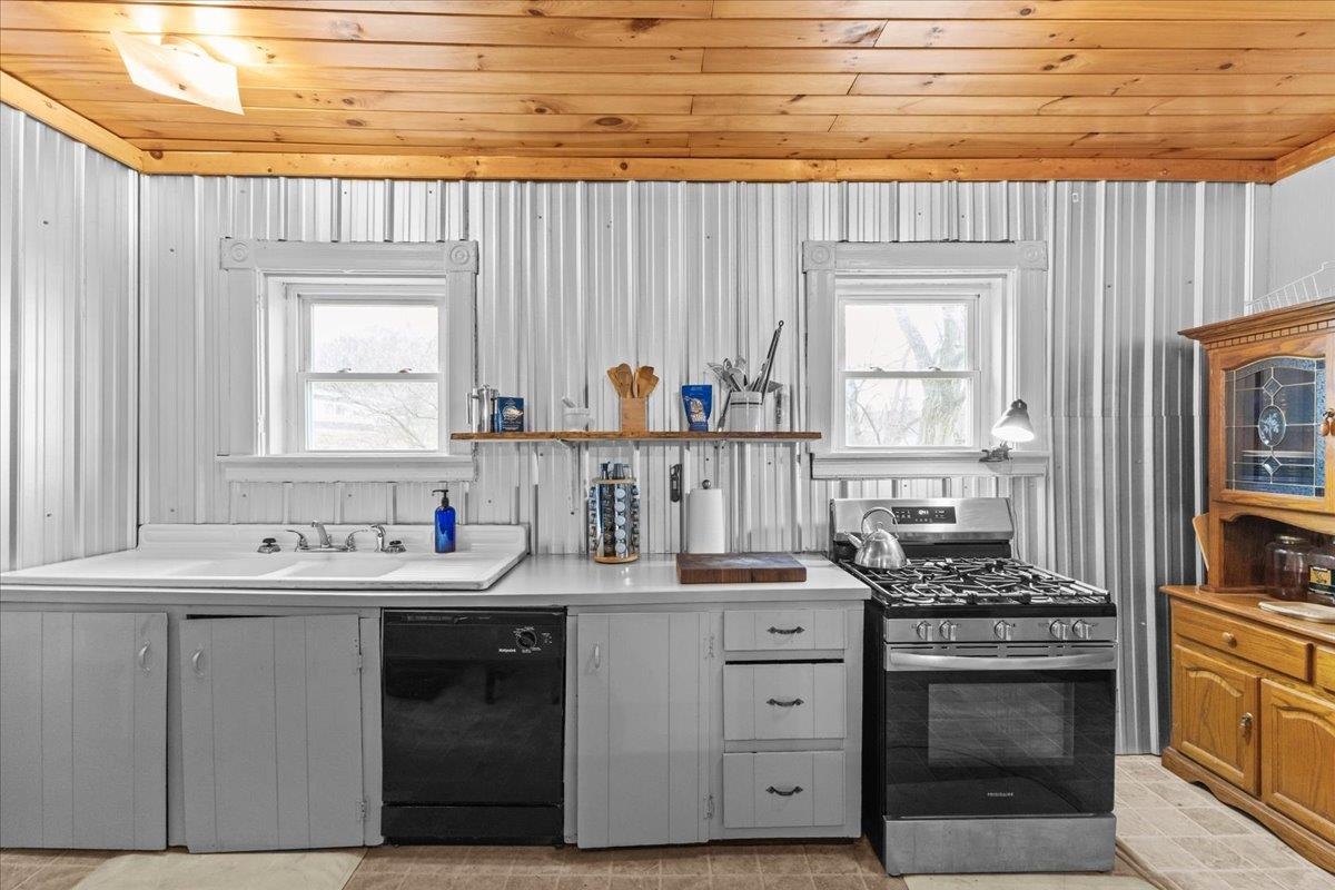 1499 Shellhouse Mountain Road Ferrisburgh, VT 05456 - Photo 2 of 60