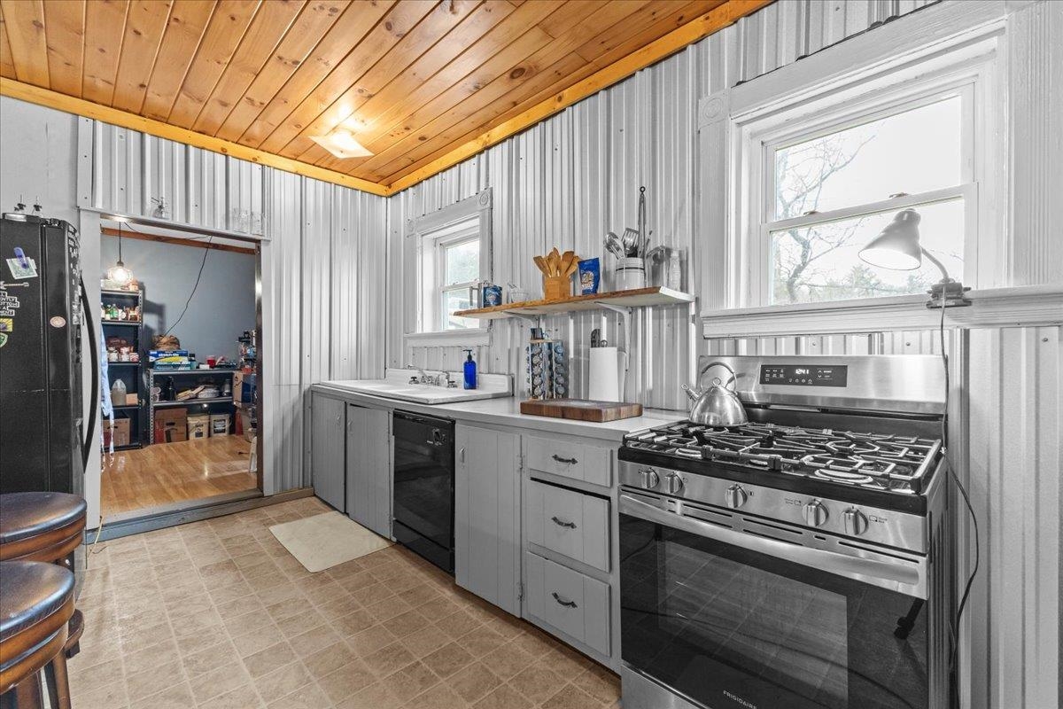 1499 Shellhouse Mountain Road Ferrisburgh, VT 05456 - Photo 3 of 60