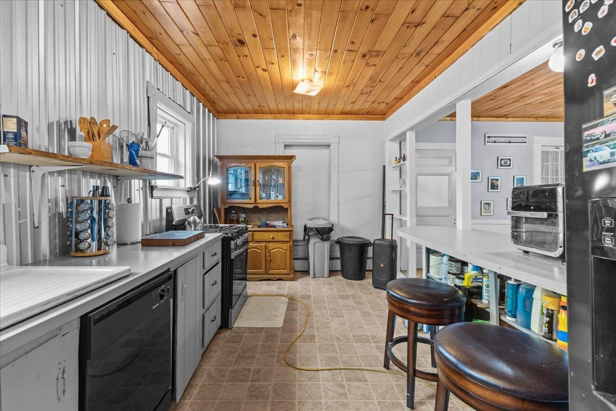 1499 Shellhouse Mountain Road Ferrisburgh, VT 05456 - Photo 4 of 60