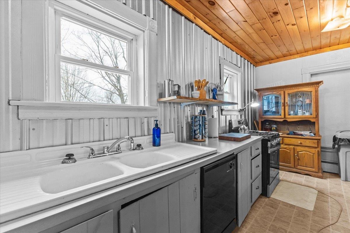 1499 Shellhouse Mountain Road Ferrisburgh, VT 05456 - Photo 5 of 60