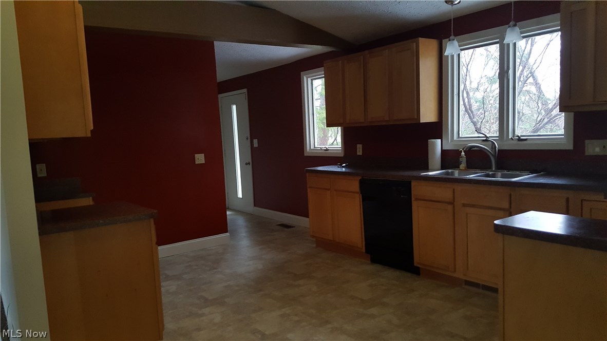 15799 Drake Road Strongsville, OH 44136 - Photo 3 of 9