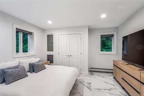$2,598,000 | 19 Tappentown Lane, Glen Head, NY 11545