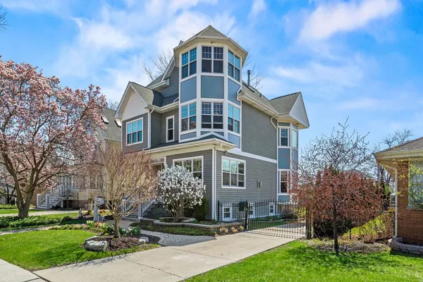 $1,400,000 | 6883 West Hobart Avenue, Chicago, IL 60631