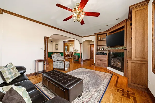 $1,400,000 | 6883 West Hobart Avenue, Chicago, IL 60631