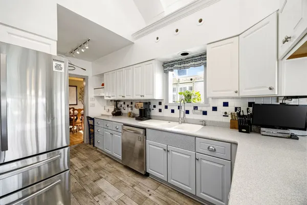 $1,400,000 | 6883 West Hobart Avenue, Chicago, IL 60631