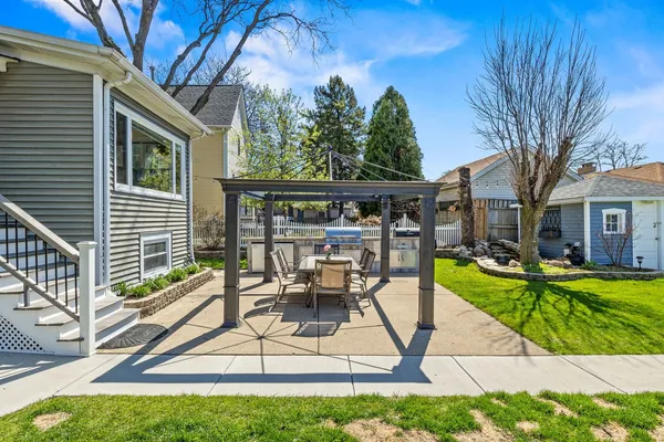 $1,400,000 | 6883 West Hobart Avenue, Chicago, IL 60631