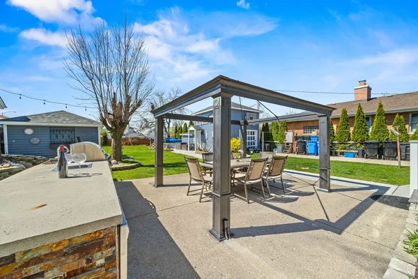 $1,400,000 | 6883 West Hobart Avenue, Chicago, IL 60631