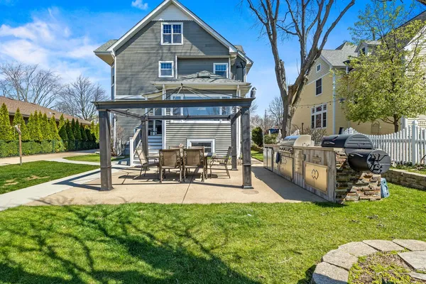 $1,400,000 | 6883 West Hobart Avenue, Chicago, IL 60631
