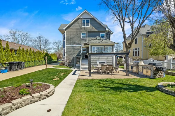 $1,400,000 | 6883 West Hobart Avenue, Chicago, IL 60631