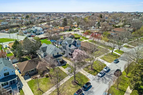 $1,400,000 | 6883 West Hobart Avenue, Chicago, IL 60631