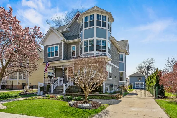 $1,400,000 | 6883 West Hobart Avenue, Chicago, IL 60631