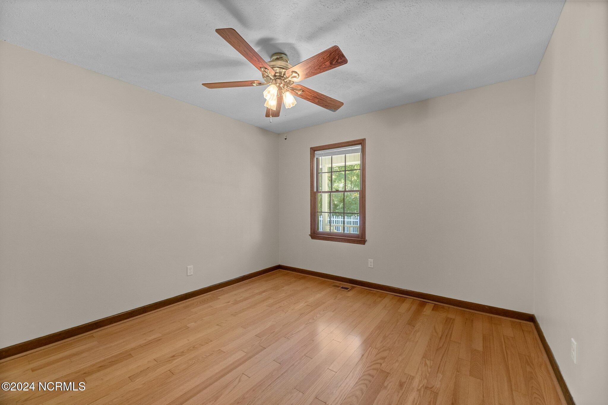 103 Cliff Ridge Road New Bern, NC 28560 - Photo 22 of 52 21-web-or-mls-DSC_3095