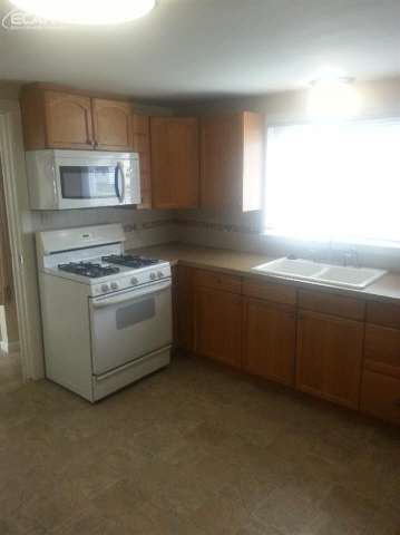 2194 North Center Road Burton, MI 48509 - Photo 6 of 14 20441787-5.JPG