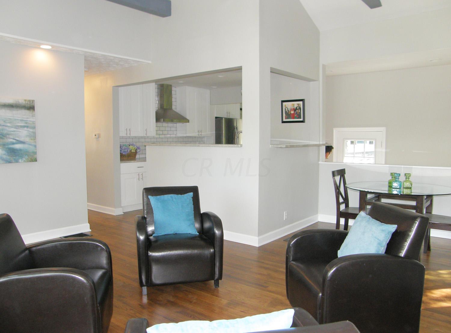 2721 Edgevale Road Columbus, OH 43221 - Photo 3 of 33