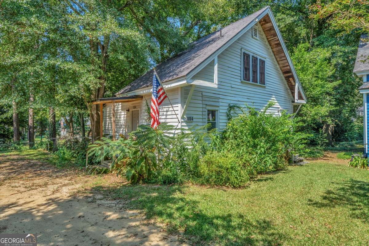 212 East Union Street Vienna, GA 31092 - Photo 61 of 62 a view of a house with yard and plants