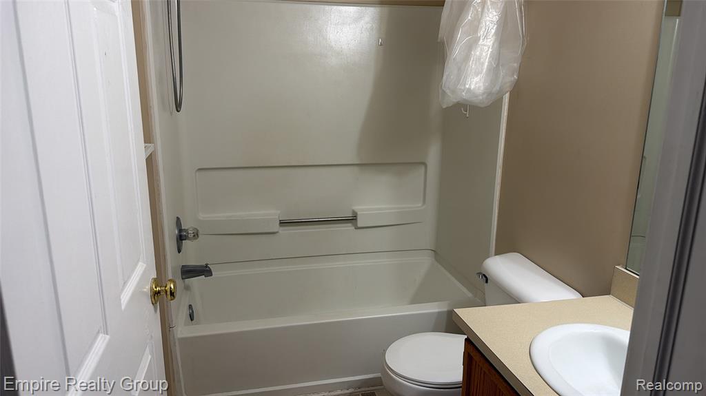 4334 Schaefer Road Dearborn, MI 48126 - Photo 6 of 9
