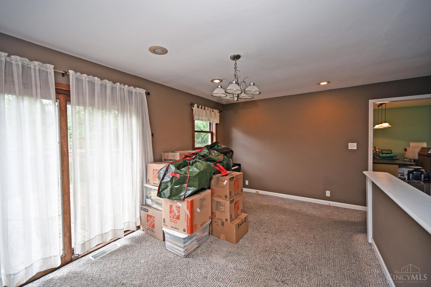 8265 Forest Road Cincinnati, OH 45255 - Photo 16 of 34